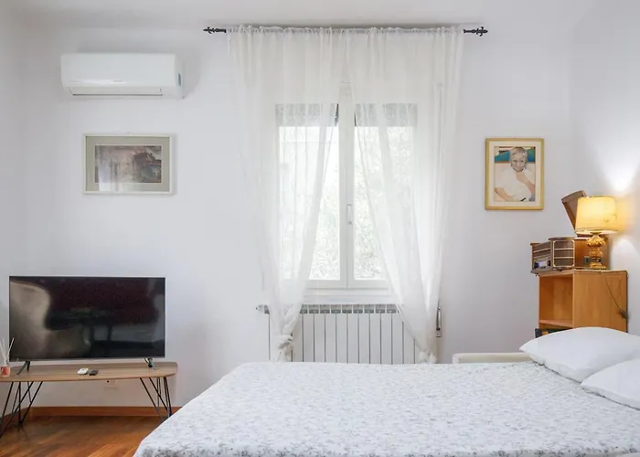 With Free Parking Easy Access To Venice