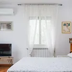 With Free Parking Easy Access To Venice