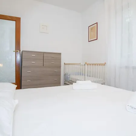 With Free Parking Easy Access To Venice *