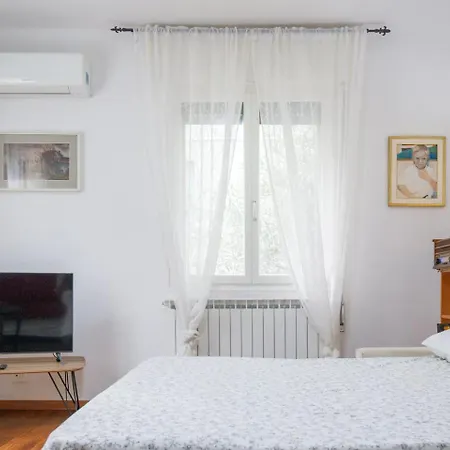 With Free Parking Easy Access To Venice