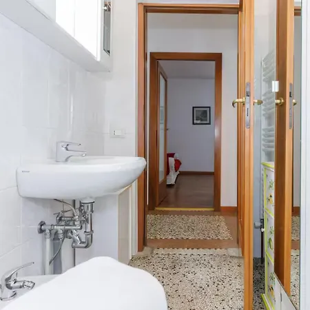 With Free Parking Easy Access To Venice Apartmán *